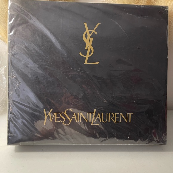 💕Unused YSL throw Blanket in a box💕 - Picture 2 of 5